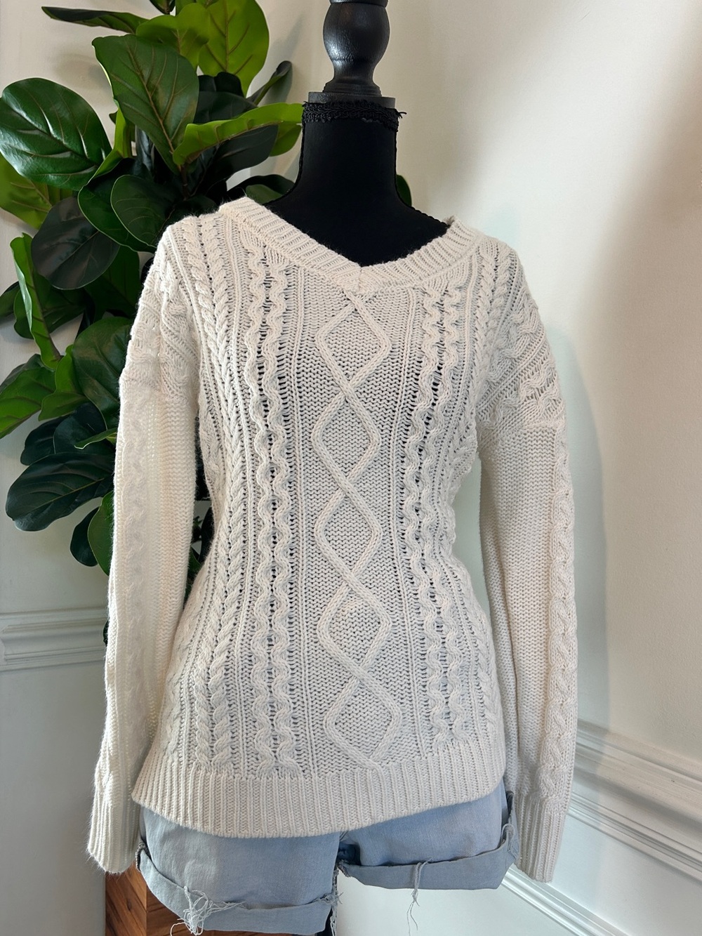 Faded Glory Cream Cable-Knit V-Neck Sweater